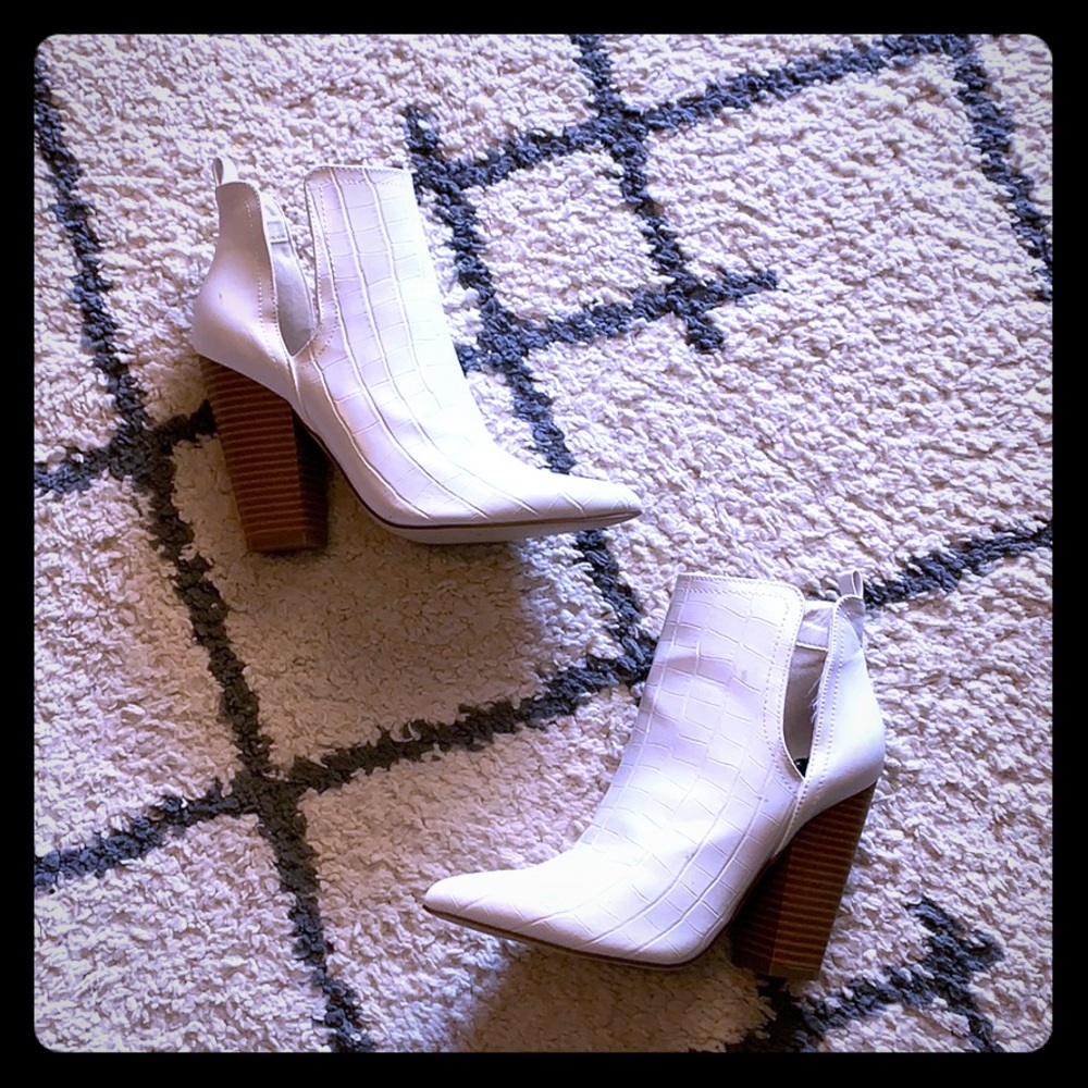 White snake skin boot by Jesse James Decker